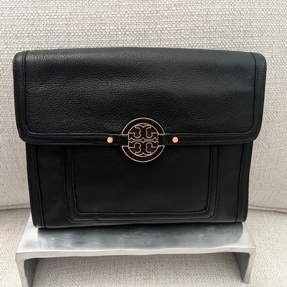 Tory Burch Amanda Flat Crossbody - Picture 9 of 9